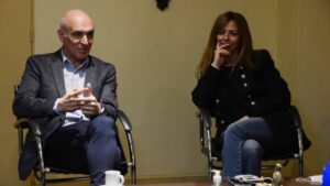 Karina García contra ABSA: “Las cañerías de la ciudad son cancerígenas”