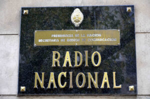 Luego de la Ley Bases, se venderá Radio Nacional y quedará solo en territorio porteño