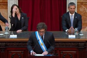 Con un gran circo montado, Milei confirmó el blindaje fiscal del estado y el ajuste al pueblo