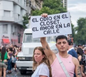 El odio en el closet, el amor en la calles