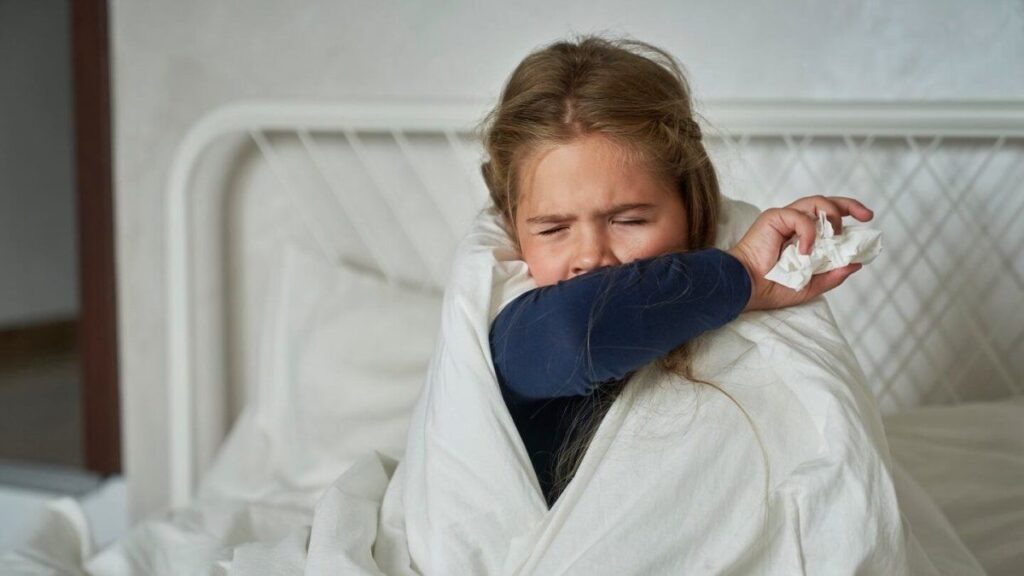 niña tosiendo