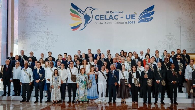 Cumbre Celac-UE: Argentina rechazó medidas para regular la IA y la desinformación