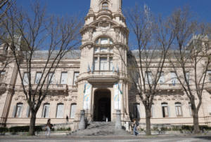 Asueto administrativo por el día del empleado municipal el próximo lunes 10