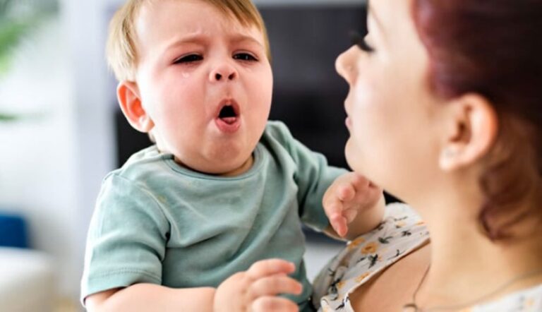 Alerta por tos convulsa: ya son 7 los fallecidos y aumentan los casos