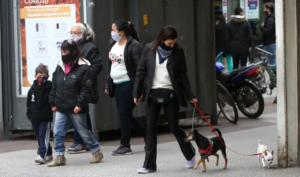 Europa vuelve al uso del barbijo y cuarentena por un brote inusual de gripe