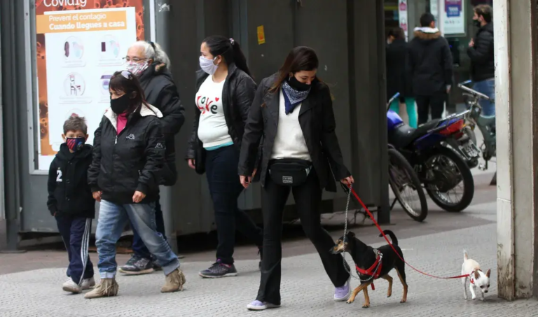 Europa vuelve al uso del barbijo y cuarentena por un brote inusual de gripe