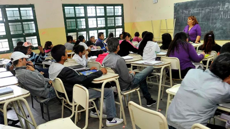 Según un estudio del Conicet, en Bahía el 29% de los adultos no terminaron la secundaria