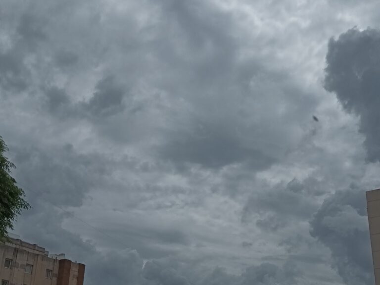 Bahía emitió una alerta meteorológica a corto plazo por tormentas