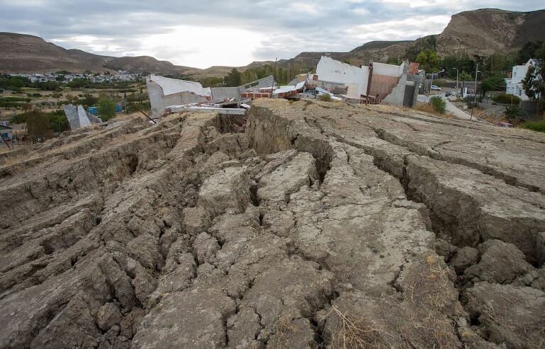 Nuevo deslizamiento en el Cerro Hermitte de Comodoro Rivadavia