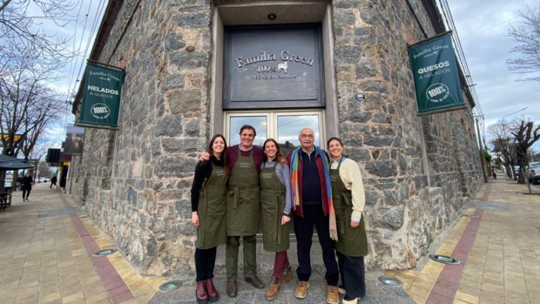 ¿La nueva moda?: una familia de Pehuajó vende helados de leche de oveja
