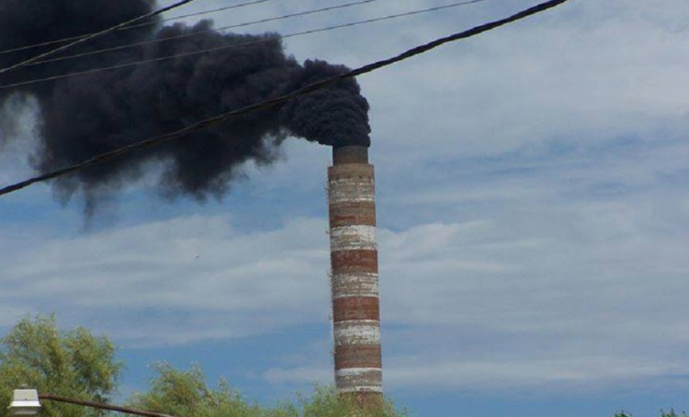 Pampa Energía sufrió una infracción por la emisión de humos negros