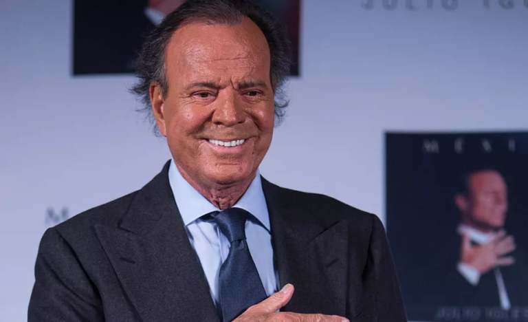 Julio Iglesias fue acusado de agresiones sexuales por dos extrabajadoras