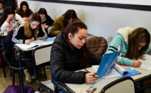 Cambios en las secundarias porteñas: menos faltas permitidas y controles por bimestre