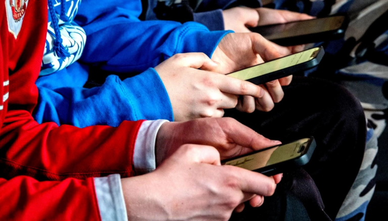 Buenos Aires busca prohibir las redes sociales a menores de 13 años