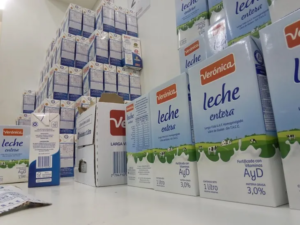 Empleados de Lácteos Verónica se movilizaron ante la paralización y deuda salarial