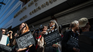 Pedro Almodóvar y otras 800 figuras del cine apoyaron la carta para defender al INCAA