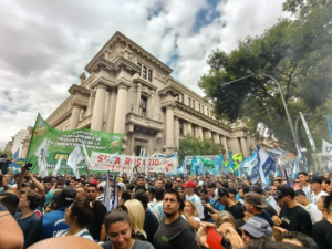 El gobierno descontará el día a estatales que adhieran al paro convocado por la CGT