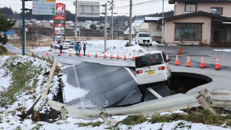 Un terremoto en Japón dejó al menos 3 muertos y 300 heridos