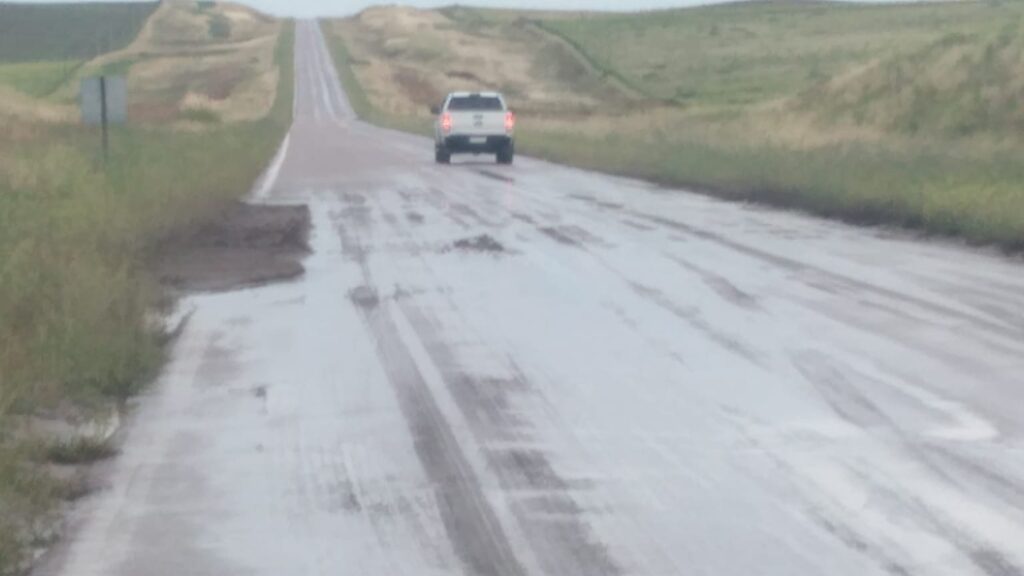 Circular con precaución en Ruta 72 por barro sobre calzada