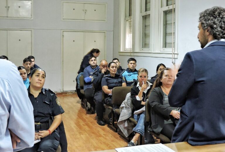 Capacitaron sobre el grooming a la policía de la ciudad