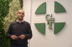 MILEI deja a PAMI al borde del quiebre: farmacias sin stock y jubilados en riesgo