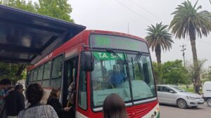 ¿Cómo funcionarán los servicios este finde de Pascuas?