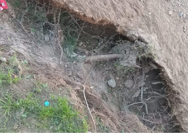 Peligrosas e intransitables: así están las calles en Saldungaray luego de las intensas lluvias