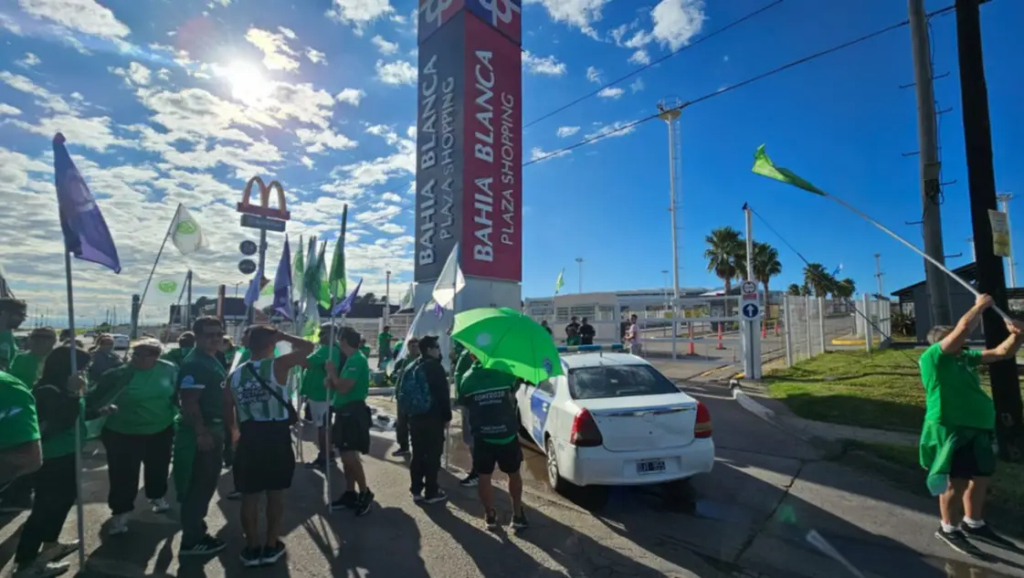 La que faltaba: suspendieron a dos jefes de alto rango policial tras los incidentes del Shopping