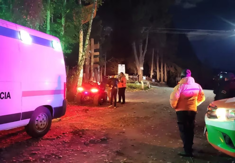 Un bebé cayó de una mochila y rodó 15 metros en un cerro de Bariloche