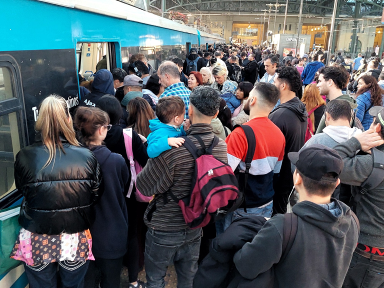 Milei sigue atacando al laburante: así es el plan de reducción de transporte para el AMBA