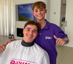 Gael cumplió su mayor sueño y le cortó el pelo a Julián Álvarez