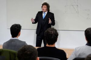 ¿Abarrotada dónde?: así fue la clase de economía de Milei