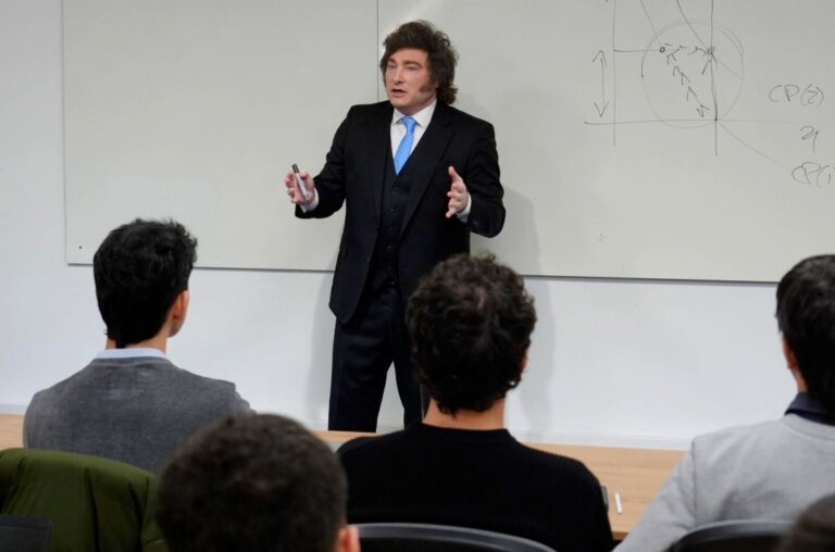 ¿Abarrotada dónde?: así fue la clase de economía de Milei