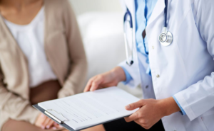 Los médicos egresados de universidades nacionales podrán obtener su título y matrícula de manera gratuita