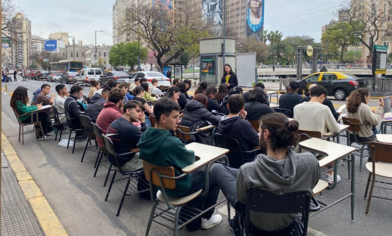 Este miércoles 27 se dictarán clases públicas en la Plaza Rivadavia