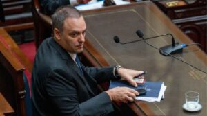 ¿De dónde salió el pendrive?: Adorni va al Senado a dar explicaciones