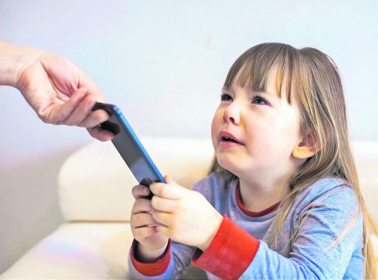 ¿Se podría hacer en Argentina?: Noruega prohíbe la inteligencia artificial para niños de entre 6 y 13 años