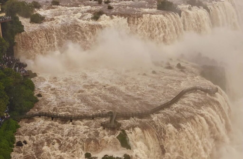 Un turista murió tras el vuelco de una lancha en las Cataratas del Iguazú