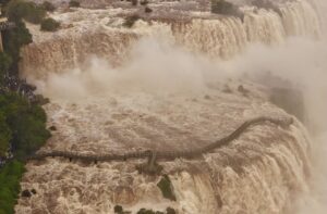 Un turista murió tras el vuelco de una lancha en las Cataratas del Iguazú