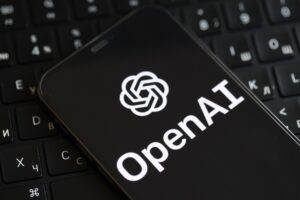 Dos modelos de OpenAI lograron salir de un entorno controlado y hackearon otra empresa
