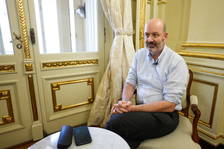 Sturzenegger aprovechó el fin de semana para presentar un nuevo paquete de desregulación