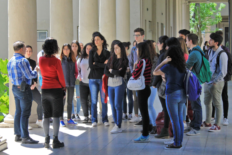 La UBA derrumbó el discurso del gobierno con datos: ¿cuántos estudiantes son extranjeros?