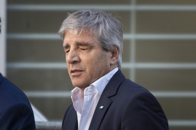 ¿Más deuda para pagar otra?: Caputo explicó de dónde saldrán los USD 4200 M que vencen esta semana
