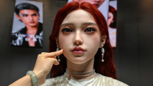 China presentó robots para compañía y apoyo emocional