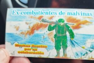 Alertan por una falsa venta de bolsas en nombre de los veteranos de Malvinas