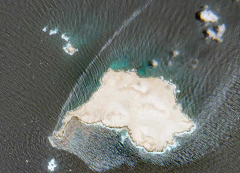 Gran riesgo ambiental en Omán por un derrame de petróleo de unos 390 km²