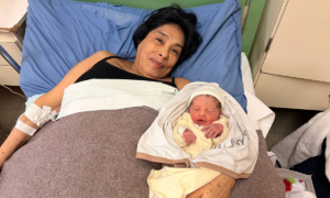 Mabel dio a luz a los 62 años y ahora es la madre de mayor edad en Argentina