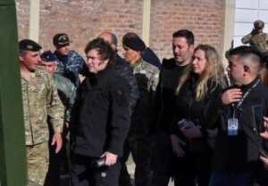 Milei llega a Bahía con poco apoyo y el repudio de organizaciones sindicales