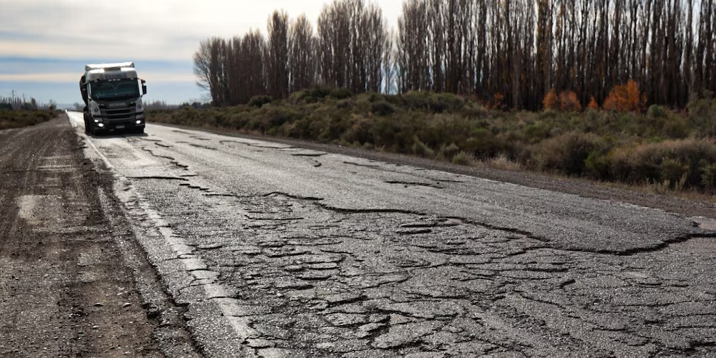 El gobierno de Milei busca privatizar rutas nacionales con exenciones impositivas
