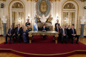 Milei anunció una base naval en Tierra del Fuego y sanciones a petroleras en Malvinas